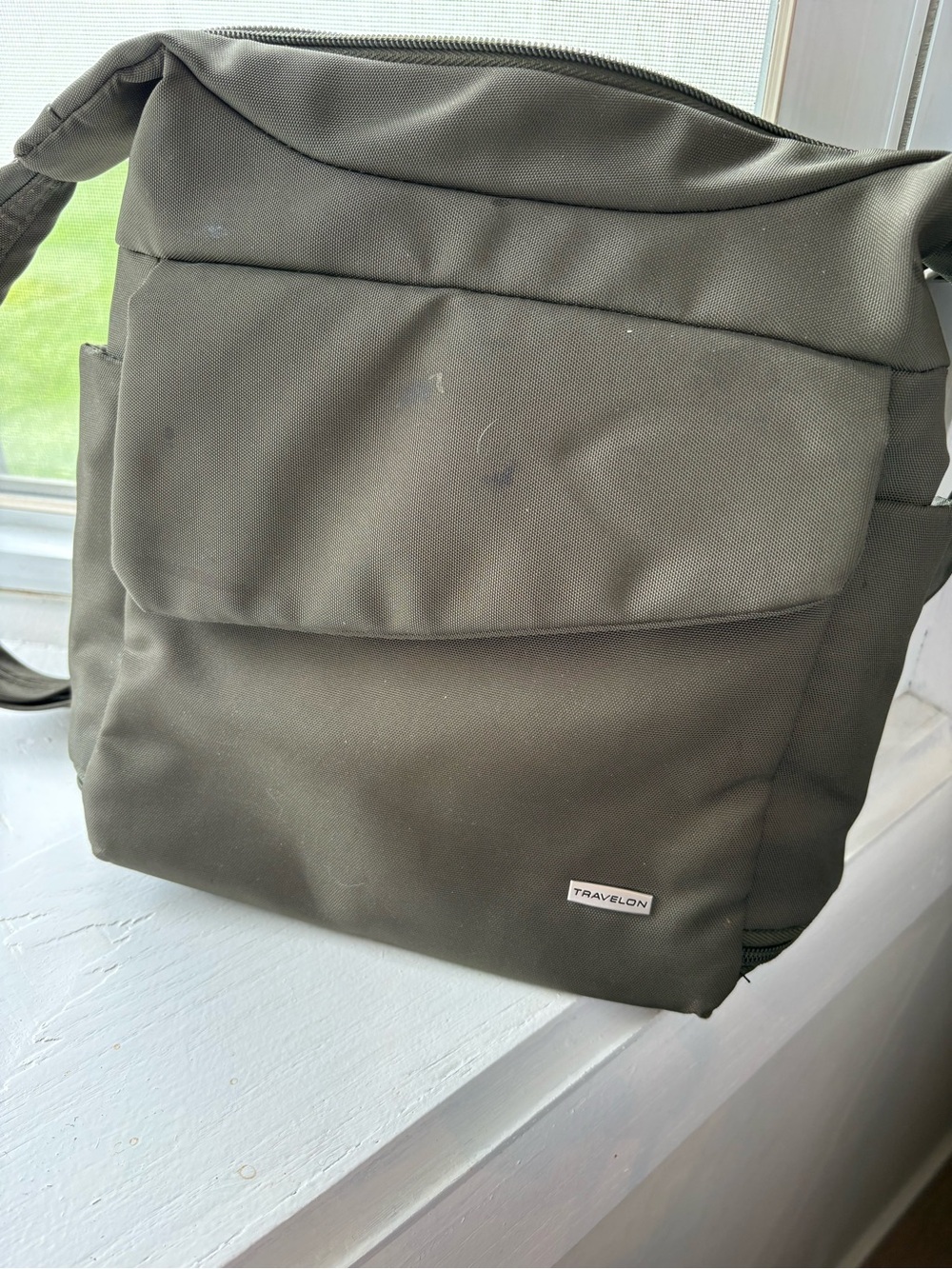 Travelon Anti-Theft Crossbody/Shoulder Bag – Brown/Taupe – Lots of Pockets